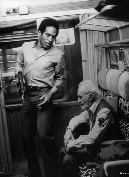 O.J. Simpson and Lee Strasberg in The Cassandra Crossing (1976)