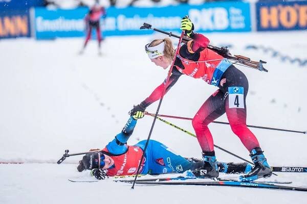 SP Hochfilzen: Olsbuová Røiselandová si výhrou ve stíhačce zajistila žlutý trikot, Davidová 9. - BiatlonMag
