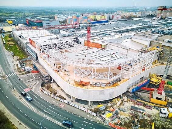 Přístavba na Černém Mostě odstartovala loni v dubnu. Foto: Unibail-Rodamco-Westfield