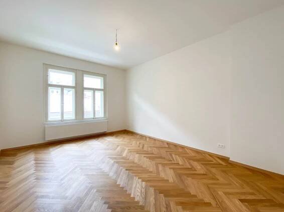 Pronájem nezařízeného bytu 2+kk, 55,5m2, balkon, 3. patro, výtah, Křižíkova, Karlín, Praha 8 – REAL FRIEND