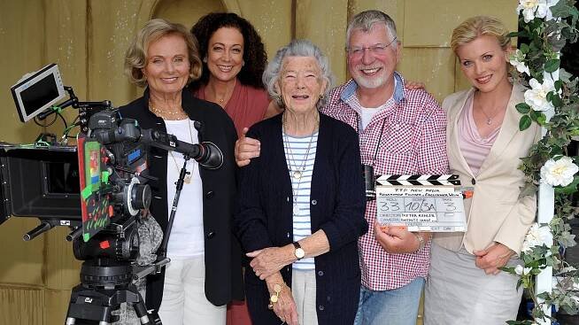 Ruth-Maria Kubitschek, Barbara Wussow, Rosamunde Pilcher, Dieter Kehler, Eva Habermann - Rosamunde Pilcher - Ve víně je láska - Z natáčení