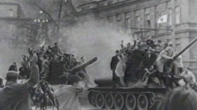 Maďarské povstání v roce 1956 krvavě potlačily sovětské tanky