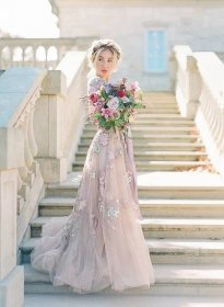 Levandulové svatební šaty, fialové svatební šaty