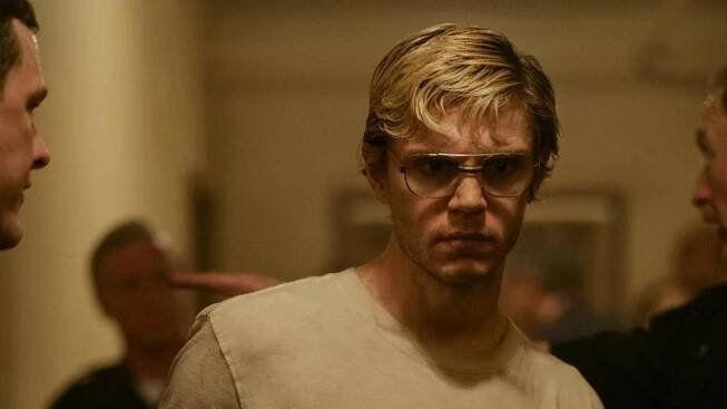 Evan Peters jako Jeffrey Dahmer: V roli monstra zůstal téměř rok