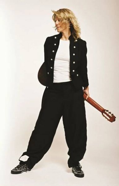 V osmdesátých letech mohla jet Lenka Filipová na soutěž Eurovize, na poslední chvíli je ovšem nahradila dosud neznámá Céline Dion. 