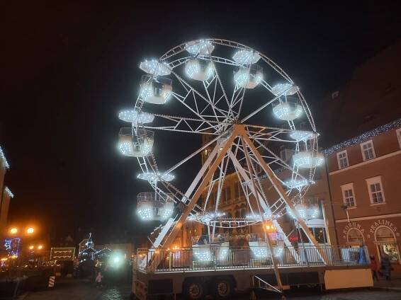 V Chebu mají adventní město. Největší trhy v kraji lákají na trdlo i kluziště