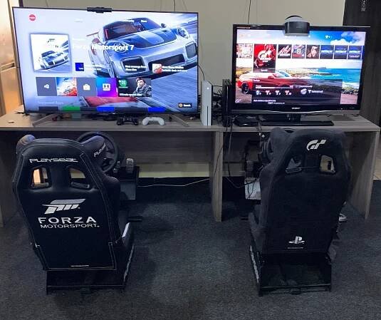 60 min. jízdy na promakaném simulátoru závodního auta i s možností virtuální reality