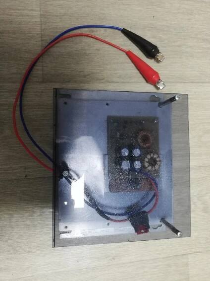 Desulfátor olověné baterie 12V plexi kryt