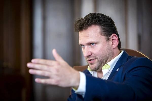 „Nechci po něm omlouvání,“ říká šéf Sněmovny Vondráček v reakci na Orbánovo zpochybňování Benešových dekretů