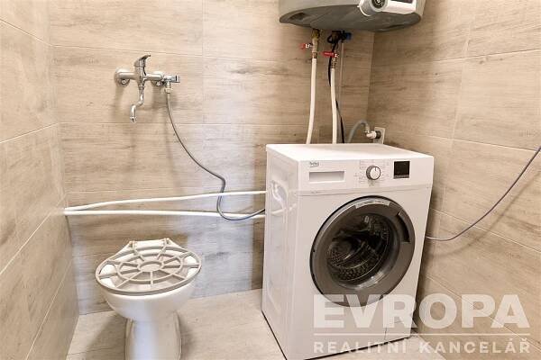 Pronájem bytu pokoje 20 m², B. Němcové, Přelouč