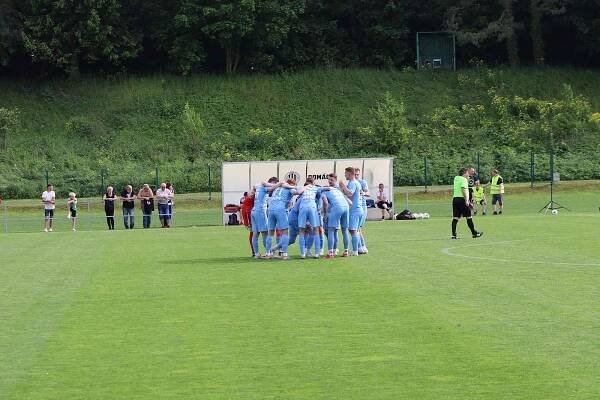 Krajský přebor - 28. kolo: TJ Jiskra Hořice (v černobílém) - FK Chlumec nad Cidlinou B 5:1.