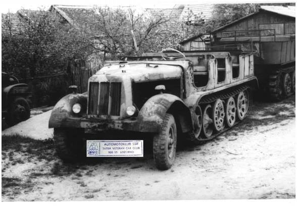 Sd.Kfz. 7 (prehľadová téma / v službách cudzích armád) - Vpredu Sd.Kfz. 7 a v pozadí Sd.Kfz. 8, autoklub Lozorno 80. roky 20. storočia