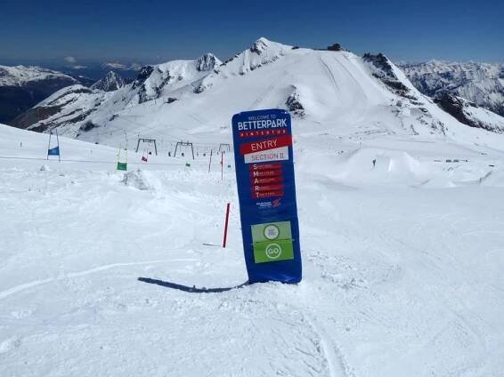 Snow park Hintertux Glacier (Hintertuxer Gletscher) - terrain park Hintertux Glacier (Hintertuxer Gletscher)