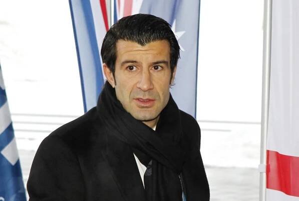 Figo sa poriadne pustil do Blattera