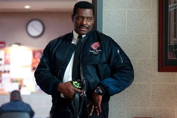 CHICAGO FIRE -- "Fire Cop" Episode 1013 -- Pictured: Eamonn Walker as Wallace Boden