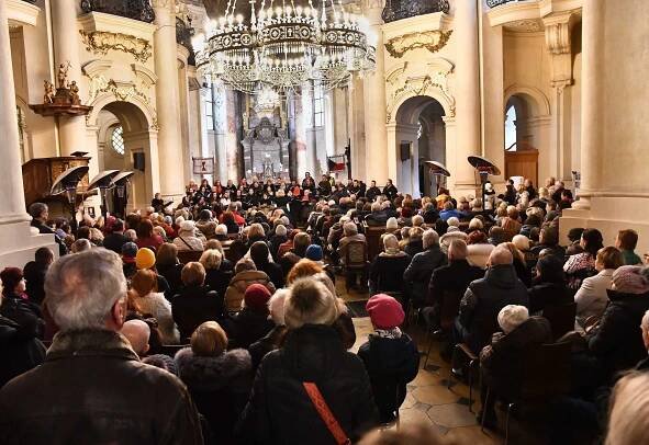 Letošní poslední Kostelní slavnosti zakončila Česká mše vánoční v zaplněném kostele sv. Mikuláše!