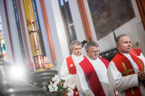 Diecéze slavila 350 let. Poutníci zaplnili katedrálu i půl náměstí