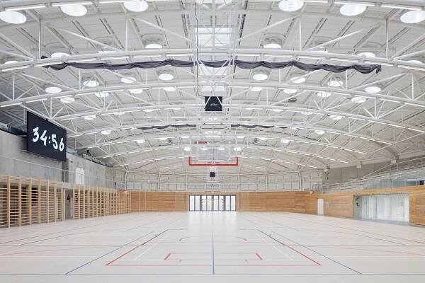 Sporadical dokončili sportovní halu pokrytou hliníkovými šindeli | EARCH.cz