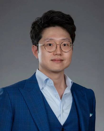Tengyuan Liang 