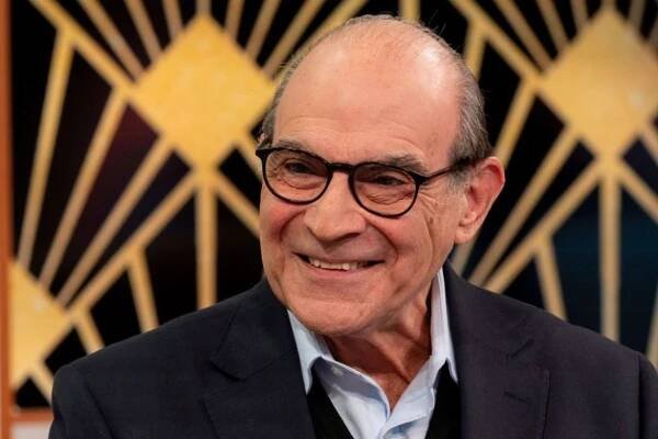 David Suchet trpěl, když zemřela jeho nejslavnější postava. Dnes seriálový Hercule Poirot žije pro svá vnoučata
