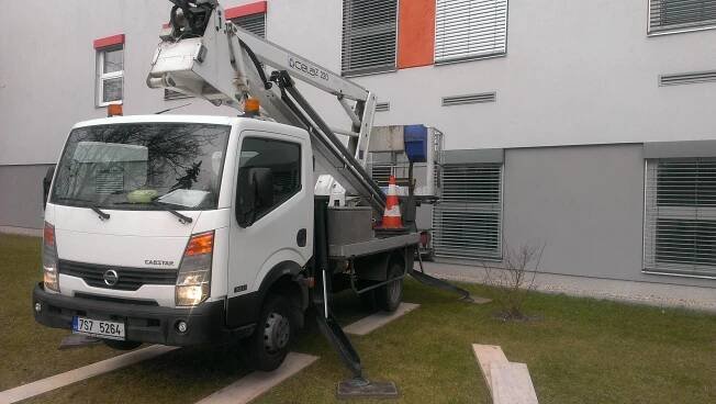CELA Z-220 - Práce plošinouPráce plošinou