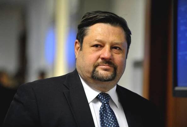 Policie dopadla bývalého poslance Wolfa. Že se skrývá v Jižní Americe, věděla už dlouho