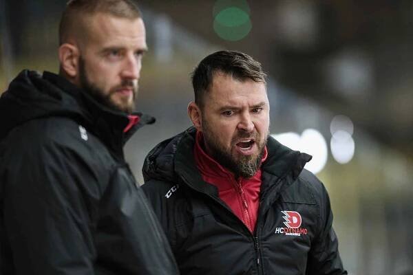 FOTO: Zubři přišli o výhru v závěru, ale opět bodovali a jsou druzí