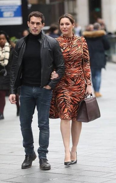 Kelly Brook vyrazila slavit do tepla: Modelka v bikinách je dárkem pro fanoušky