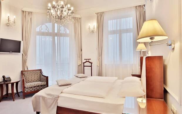 Mariánské Lázně přímo v centru v Hotelu Sun Palace Spa & Wellness **** s krytým bazénem, saunou a polopenzí