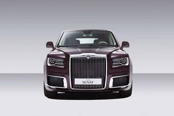 Aurus Senat slaví v Ženevě evropskou premiéru. Prohlédněte si Putinův hybrid do posledního detailu