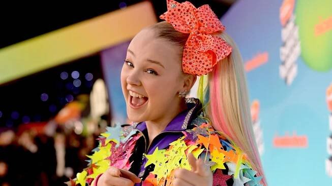 JoJo Siwa Chopped Off Her Signature Ponytail—See Pics