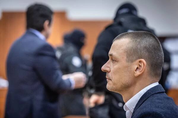 Novinárov Moniku Tódovú a Konštantína Čikovského obvinili, trestné oznámenie podal Peter Tóth