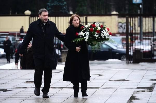 Rozloučit se přišel i Tomáš Töpfer s manželkou.