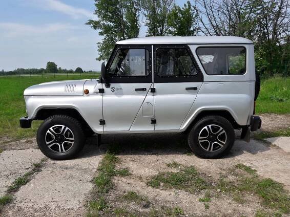 Socialistické auto vonící novotou? Vyzkoušeli jsme UAZ Hunter, 45 let starý off-road vyrobený letos