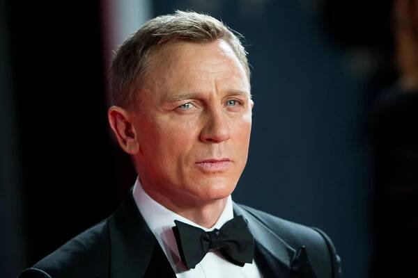 Daniel Craig looks unrecognizable as he debuts transformation worlds away from James Bond