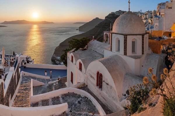 Santorini bez davů existuje a tichá rána na okrajích kaldery vám ukážou pravou tvář řeckého vulkánu