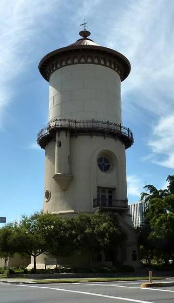 Old Fresno Water Tower - Wikipedia