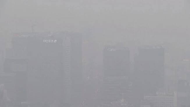 Podívejte se, jak Soul není vidět. Deset milionů dusících se lidí viní ze smogu Čínu
