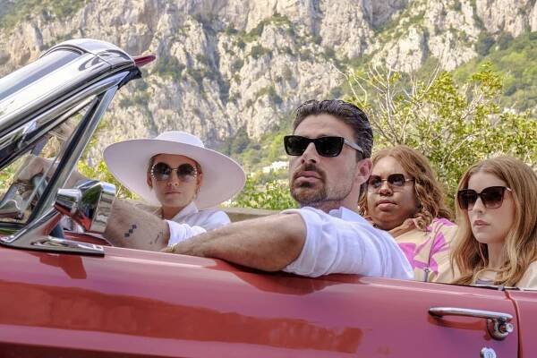 Emily (Blake LIvely), Dante (Michele Morrone), Vicky (Alex Newell) and Stephanie (Anna Kendrick) in ANOTHER SIMPLE FAVOR.