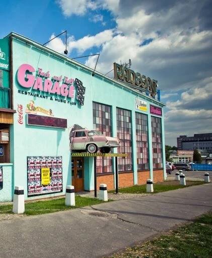 Klub Rock and Roll Garage - Restaurant & Music Club