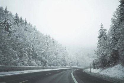 Nové technologie v autech pomáhají řidičům zvládnout lépe náročné zimní podmínky – Autozine