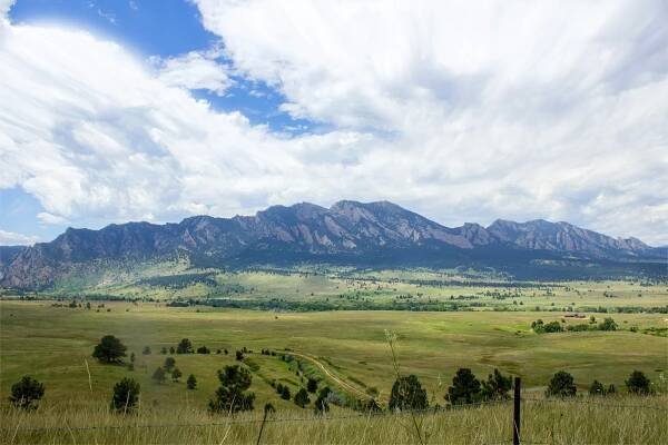 Boulder county grasslands and mountains pic