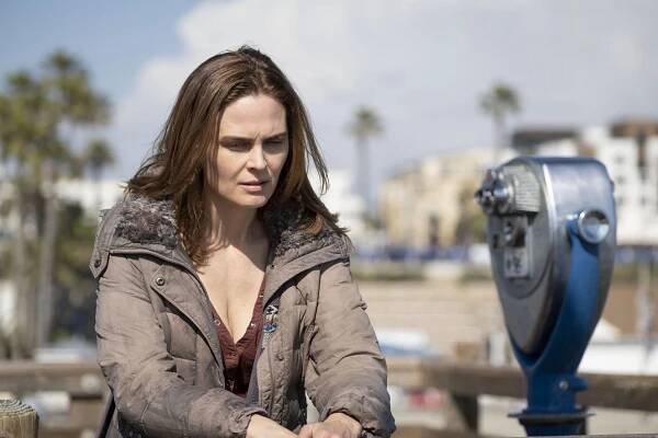 Animal Kingdom - SHTF - Z filmu - Emily Deschanel