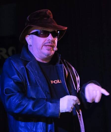 Bavič Izer hledal masku zubního kazu