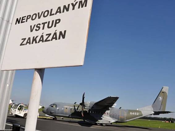Pořádek čeští policisté zajišťovali v Kosovu i pod palbou