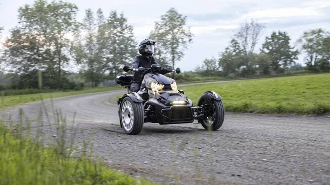 Fotogalerie Can-Am Canyon: tříkolová odpověď na PanAmericu z Kanady | Motorkáři.cz