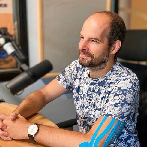 Jan Maxián: Zbožňuji filmovou hudbu. Dokáže snímek posunout někam dál | Host Frekvence 1