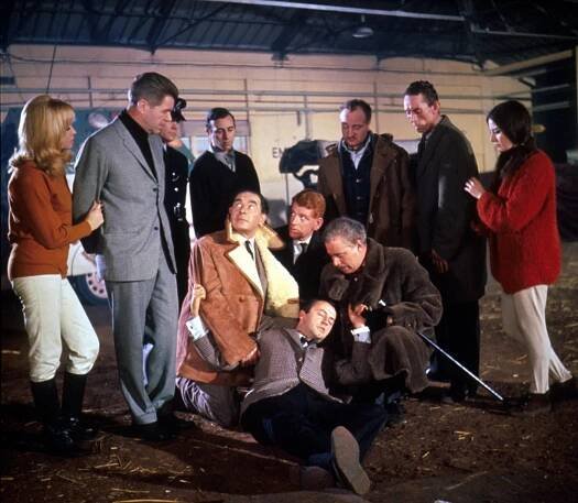 Suzy Kendall, Heinz Drache, Leo Genn, Eddi Arent, Anthony Newlands - Circus of Fear - Z filmu