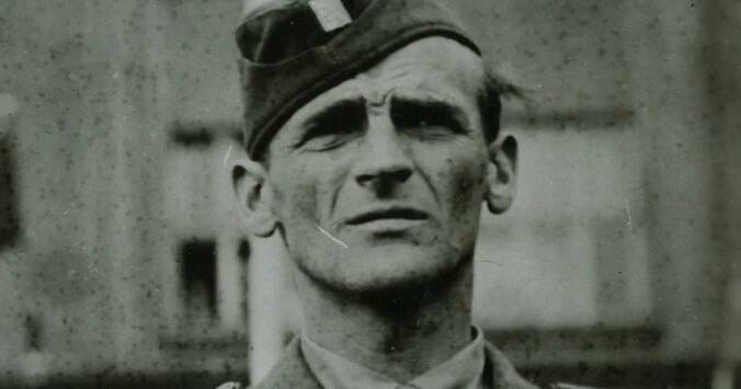 Hrdina od Kyjeva Josef Buršík. Po únoru byl odsouzen za velezradu, unikl z vězení a emigroval