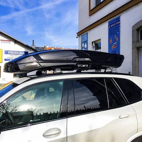 Thule Vector L Black Metallic
